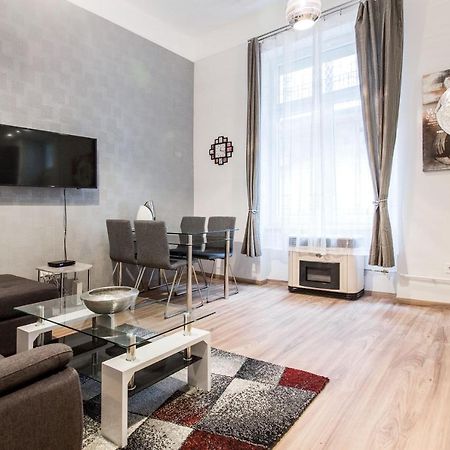 Quiet Nest In The Bustling Centre Of Budapest Exteriör bild
