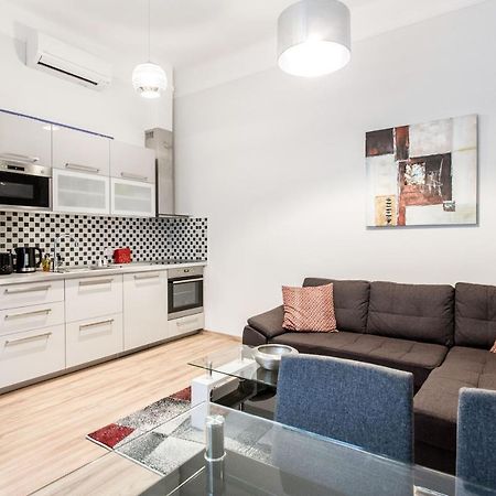 Quiet Nest In The Bustling Centre Of Budapest Exteriör bild