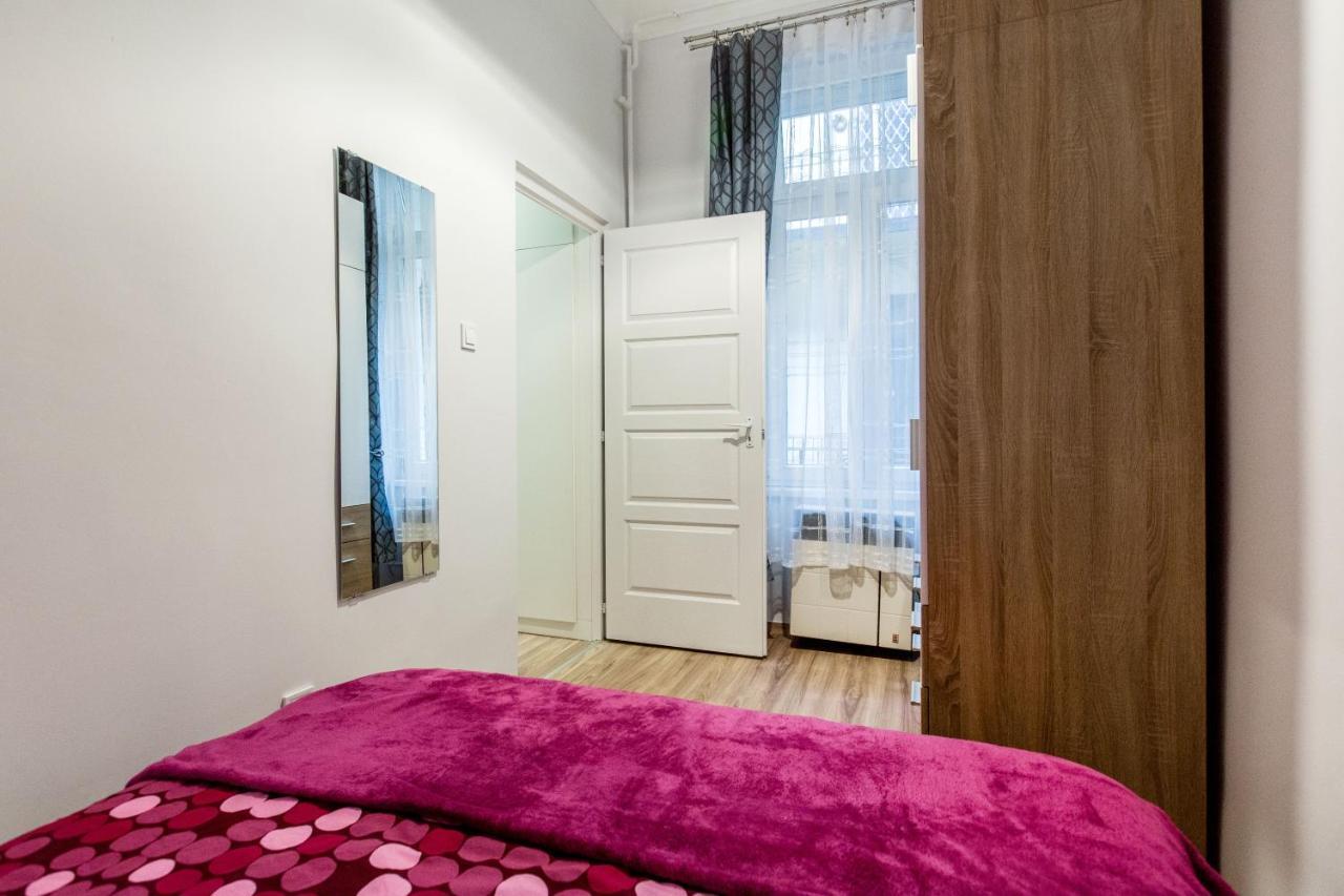 Quiet Nest In The Bustling Centre Of Budapest Exteriör bild