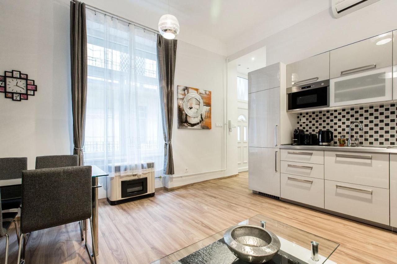 Quiet Nest In The Bustling Centre Of Budapest Exteriör bild